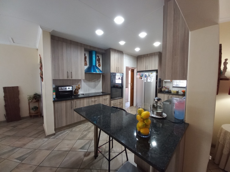 3 Bedroom Property for Sale in Safari Gardens North West